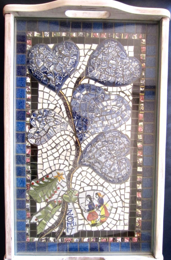 Caron Art Glass art glass mosaic serving tray Bouquet of Blue Hearts porcelain Quimper faïance blue white pink green rectangle