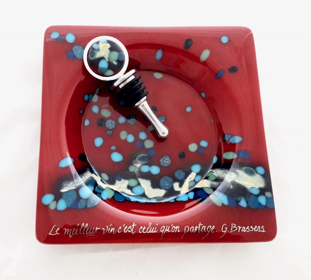 Caron Art Glass fused glass table ware wine bottle coaster wine bottle stopper Le Meilleur Vin silver fuming hand painted details red turquoise blue silver square round